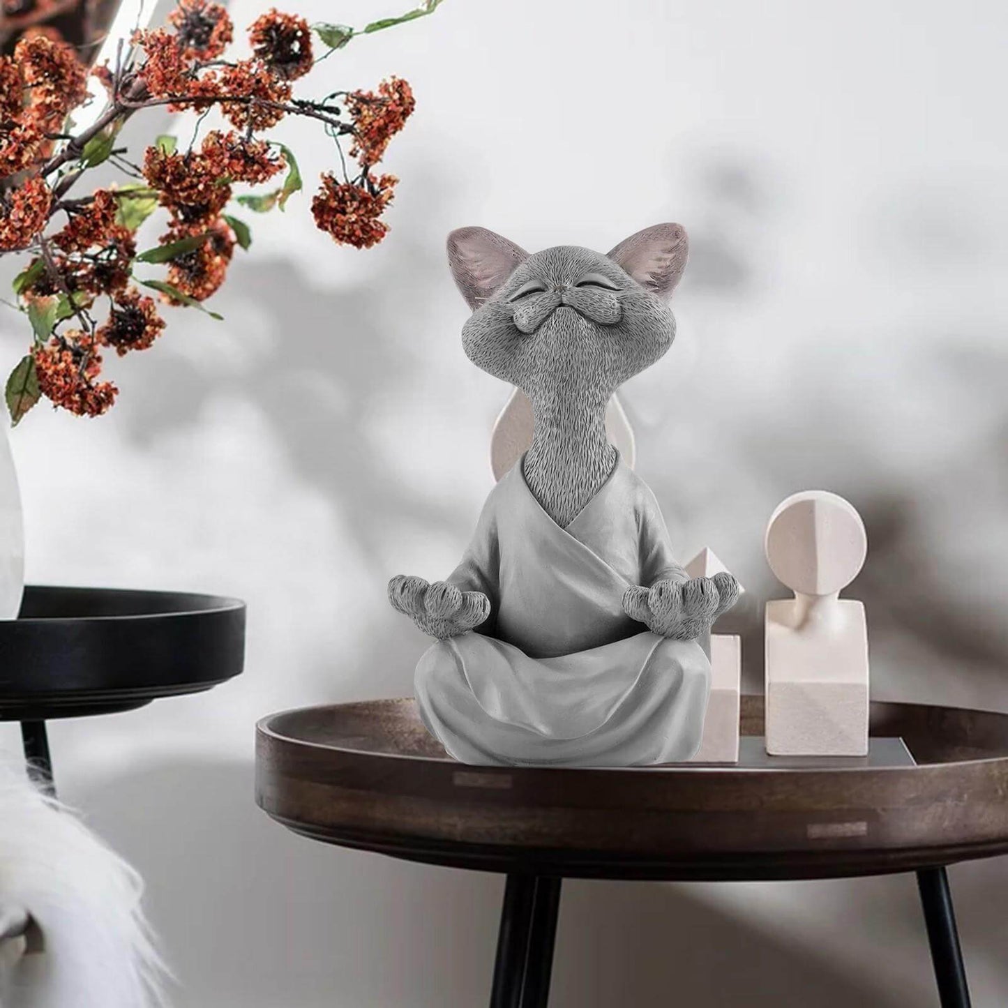 Norvo | Buddha katt med et meditativt uttrykk og spirituell budskap