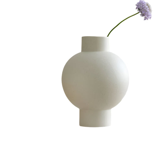 Elegant minimalist design med en glatt, buet silhuett Skanto