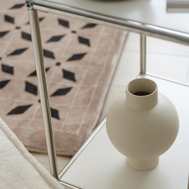 Elegant minimalist design med en glatt, buet silhuett Skanto