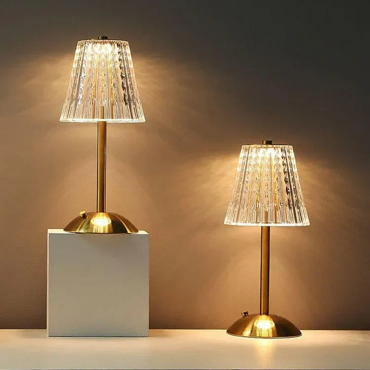 AuraLux - Luksuriøs Gull Krystall Bordlampe med Berøringskontroll og Dimmbar LED Belysning | Skanto