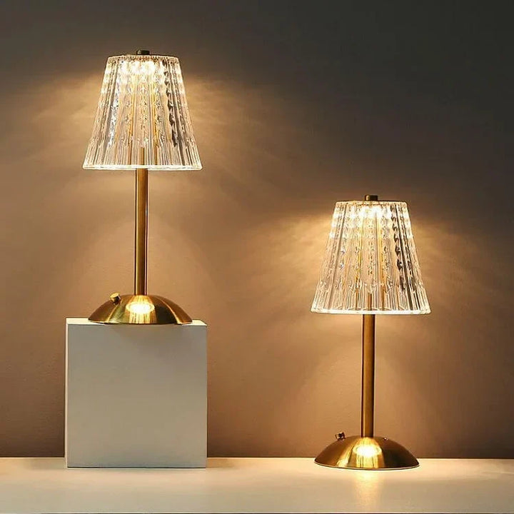 AuraLux - Luksuriøs Gull Krystall Bordlampe med Berøringskontroll og Dimmbar LED Belysning | Skanto