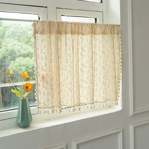 Beige Daisy Pattern Tier Gardin i Bomull Lin Stoff | Skanto