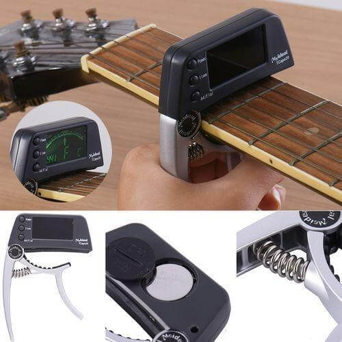 Capo & Tuner "TuneGrip" – 2-i-1 gitar tilbehør med LCD-skjerm | Skanto