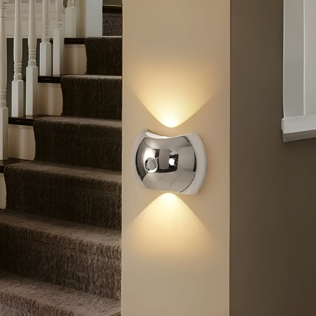 Vegglampe med bevegelsessensor – Dual LED lys Opp & Ned | Magnetisk & Bærbar | Skanto