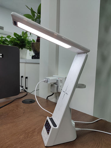Skanto | Skrivebordslampe med trådløs lader
