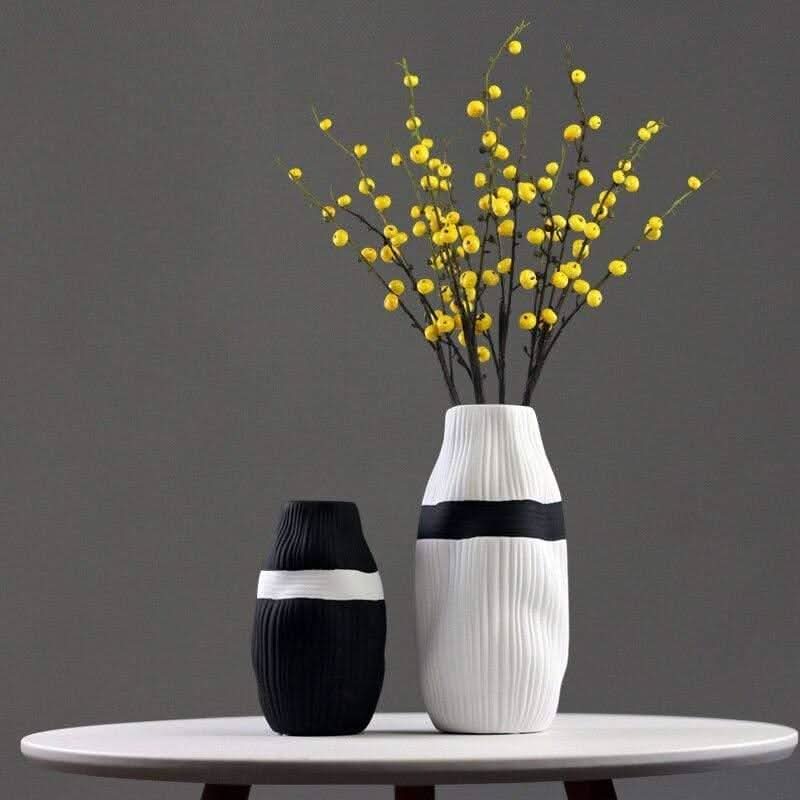 Skanto | HIKARIA – Elegant keramisk vase for moderne akenter