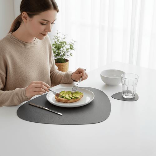 Skanto | Claro – Elegant Varmebestandig Duk og Underlag Sett i Flere Farger
