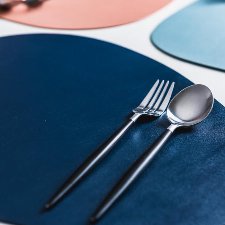 Skanto | Claro – Elegant Varmebestandig Duk og Underlag Sett i Flere Farger