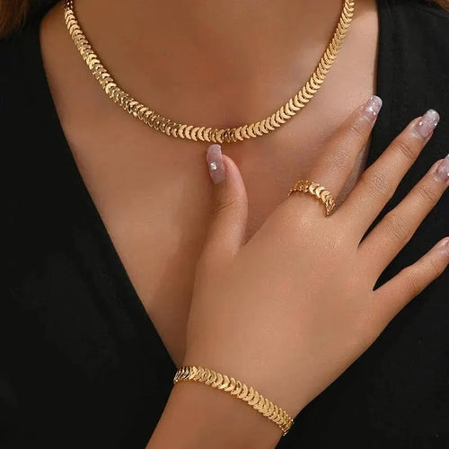 Skanto | Elegant Fiskebone Halskjede, Armbånd og Ring Sett