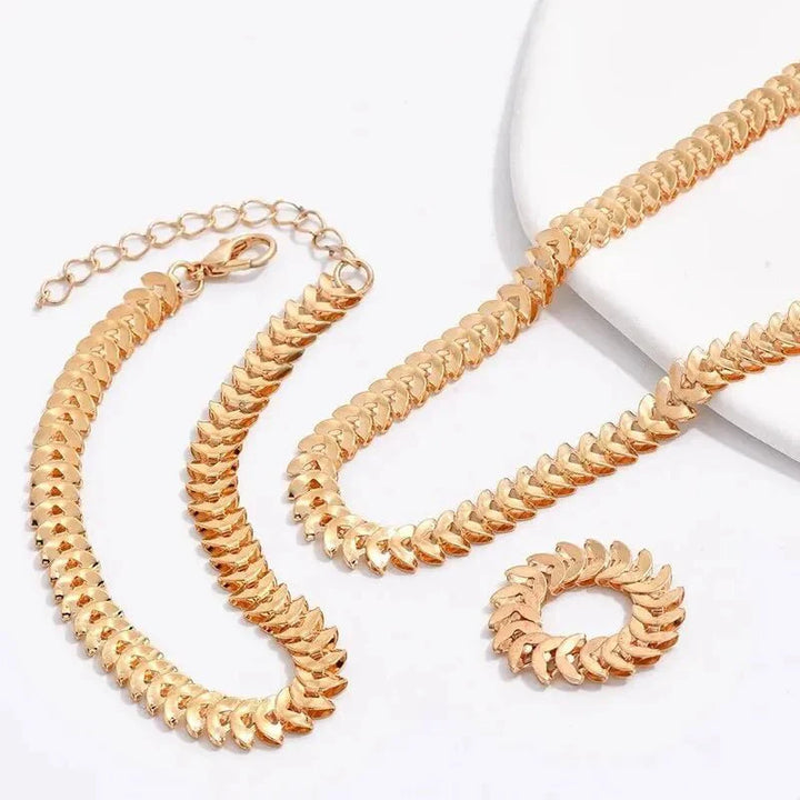 Skanto | Elegant Fiskebone Halskjede, Armbånd og Ring Sett