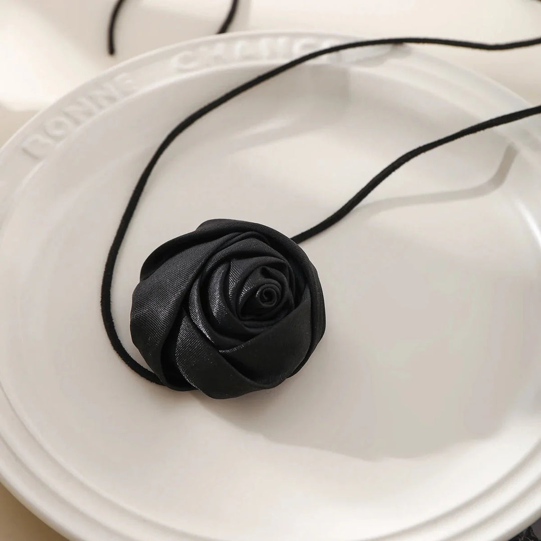 Skanto | Klassisk Rose Floral Choker Halskjede