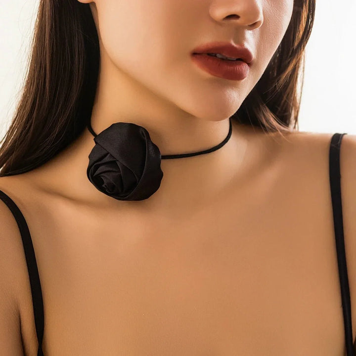 Skanto | Klassisk Rose Floral Choker Halskjede