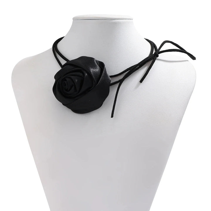 Skanto | Klassisk Rose Floral Choker Halskjede
