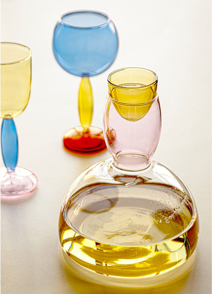 Skanto | Kalk og karaffel laget av farget glass av Phillips