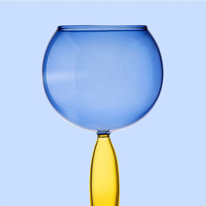 Skanto | Kalk og karaffel laget av farget glass av Phillips