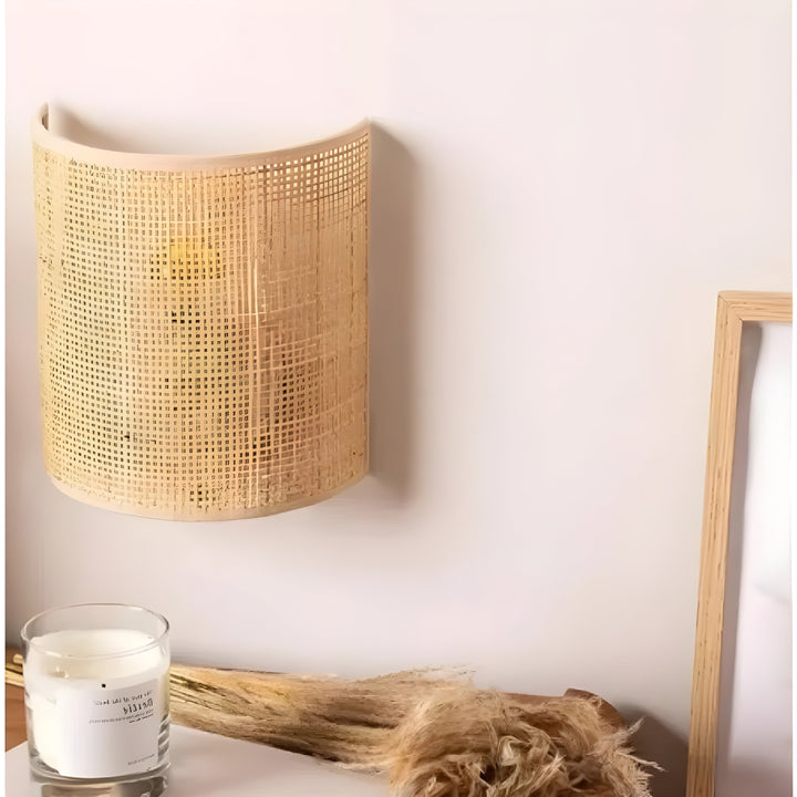 Skanto | Moderne Rattanvevd Vegglampe - WeaveGlow
