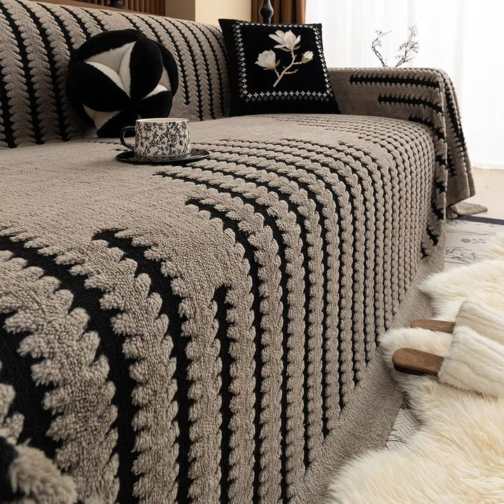 Skanto | CouchGuard – Plysj sofa dekke med skridsikker bakside