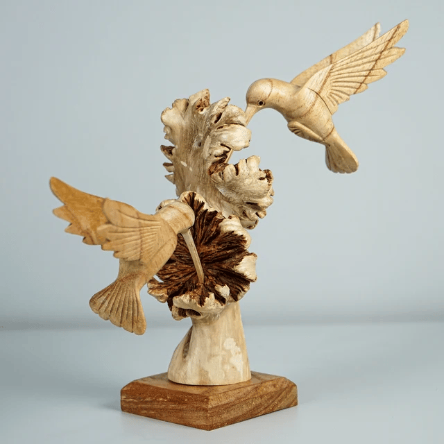 Skanto | Kolibri som spiser på en blomst, Håndlaget skulptur