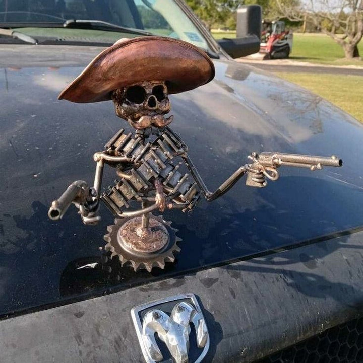 Skanto | Håndlaget Støpt Cowboy Hodeskalle Gunslinger Hekksmykke Skulptur