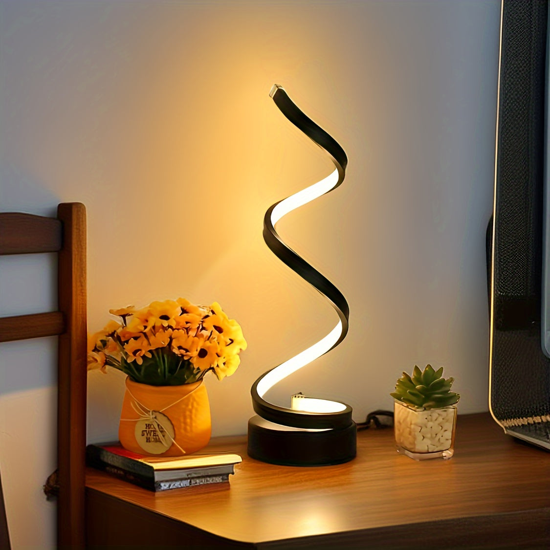 Norvo | Modern Spiral Table Lamp – Kreativ LED Skrivebordslampe med Mild Varme Lys, Perfekt for Soverom, Stue, og Studie Dekor