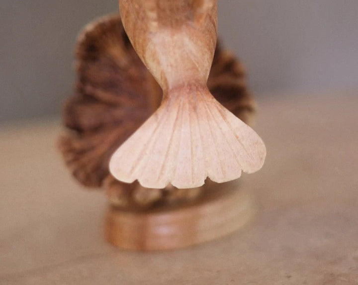 Skanto | Kolibri som spiser på en blomst, Håndlaget skulptur