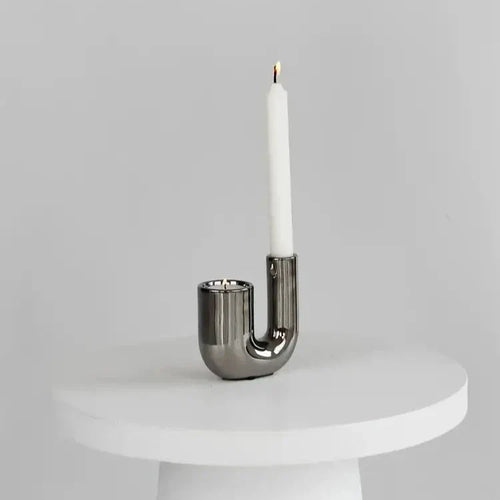 Elegant Sølv Stearinlys Holder med Minimalistisk Design | Skanto