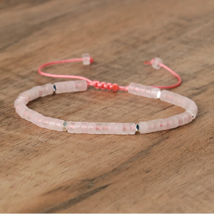 Skanto | Flettet armbånd med 2,4 mm naturstein ruller – Seraphina