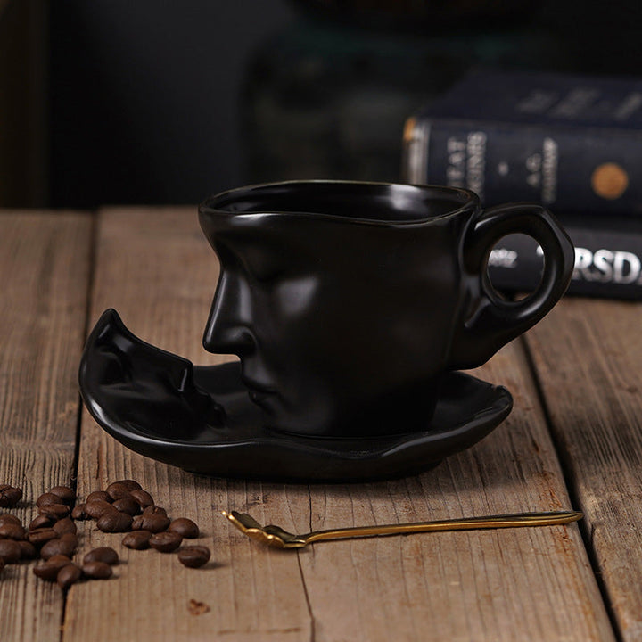 Skanto | Metal Touching Face Creative Ceramic Kiss Kaffekopp, Kunstnerisk Vibe Krus & Tallerken Sett