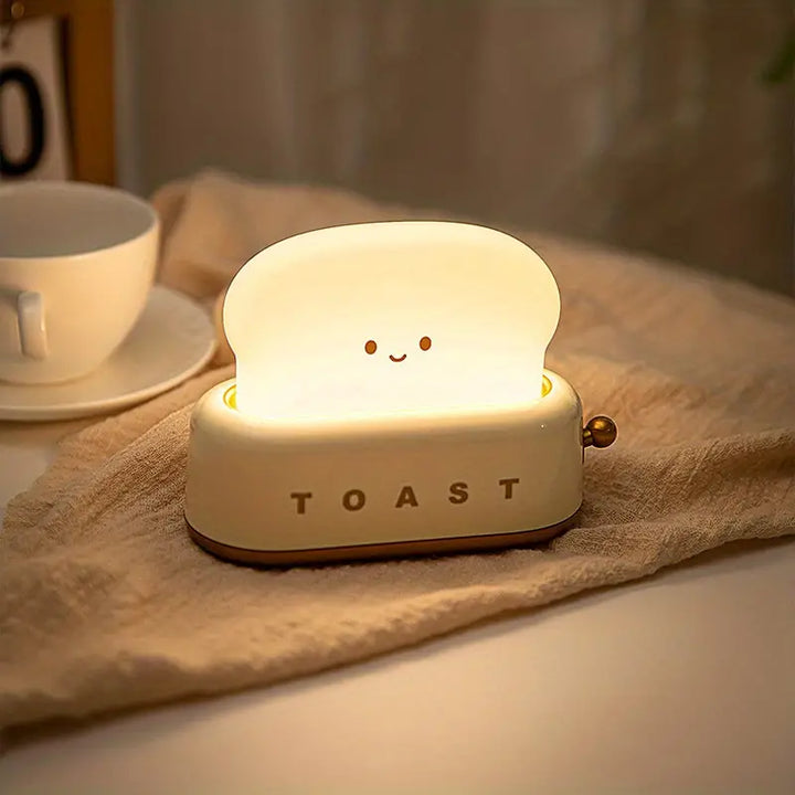Skanto | Skjermet Nattbordlampe – Kawaii Toast LED lampe for Koselig Belysning