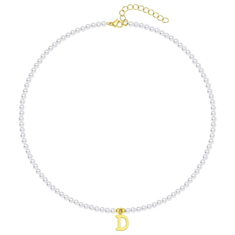 Skanto | Elegant gullbelagt perle bokstav initial halskjede