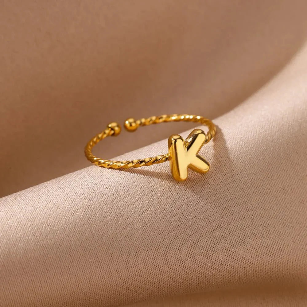 Skanto | Delikat Justerbar Boble Bokstav Initial Ring