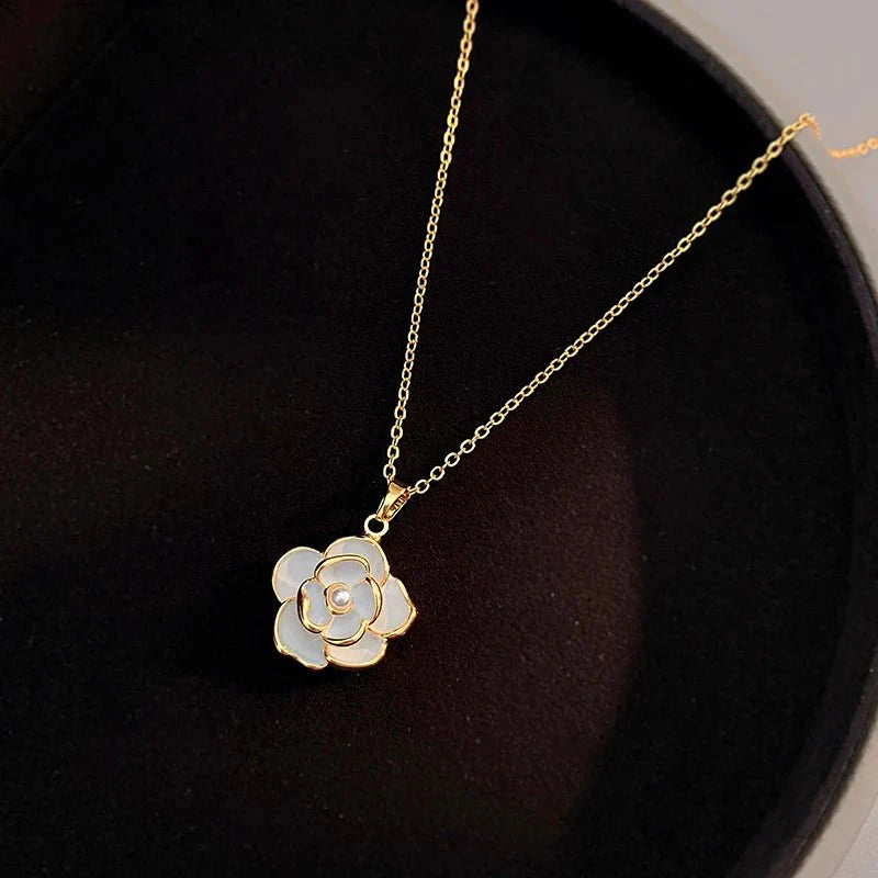 Skanto | Dainty Blanc Kamelia Blomsterhalskjede, Øredobber, Ring Smykker