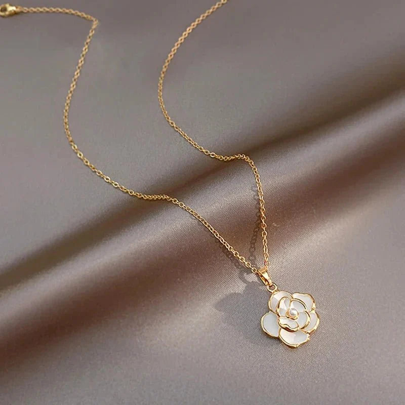 Skanto | Dainty Blanc Kamelia Blomsterhalskjede, Øredobber, Ring Smykker