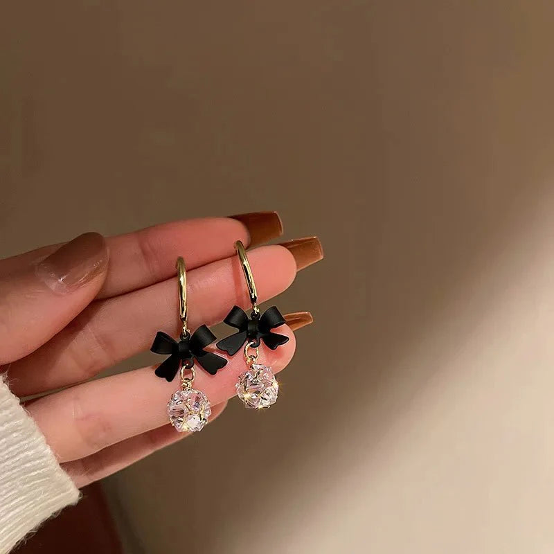 Skanto | Delikat Sløyfe Diamant Drapé Øredobber