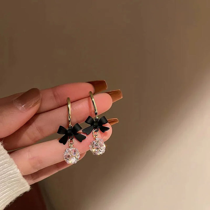 Skanto | Delikat Sløyfe Diamant Drapé Øredobber