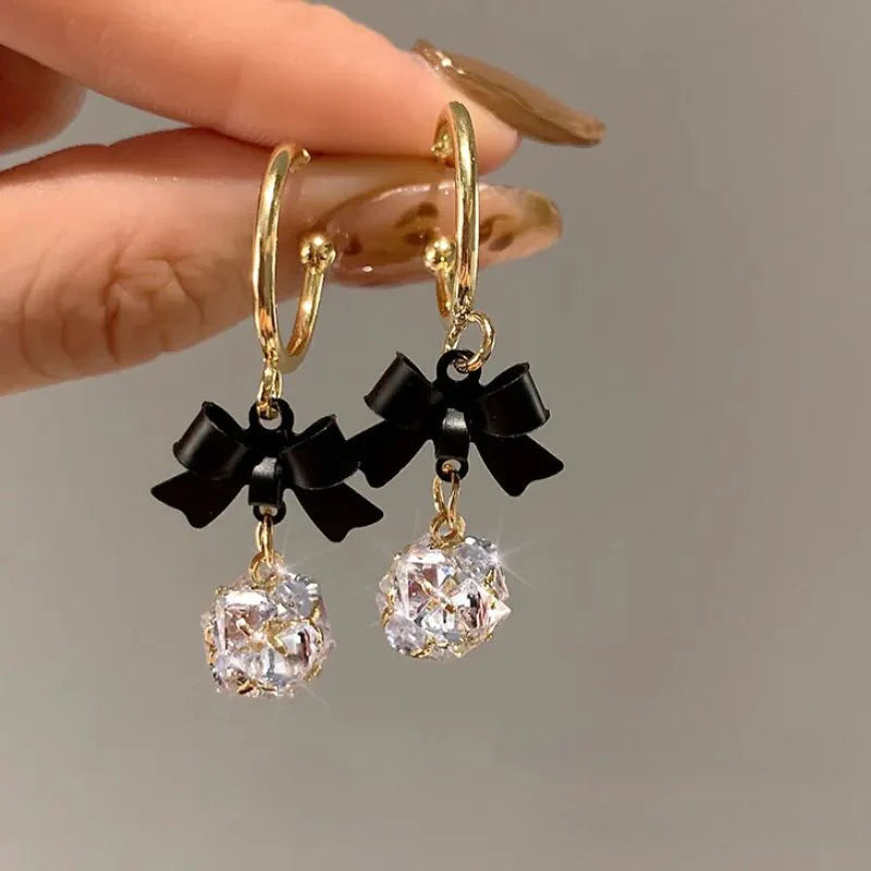 Skanto | Delikat Sløyfe Diamant Drapé Øredobber