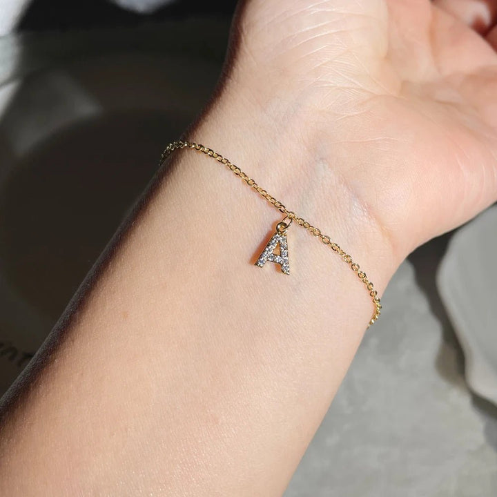 Skanto | Delikat Kjede Diamant Initial Armbånd