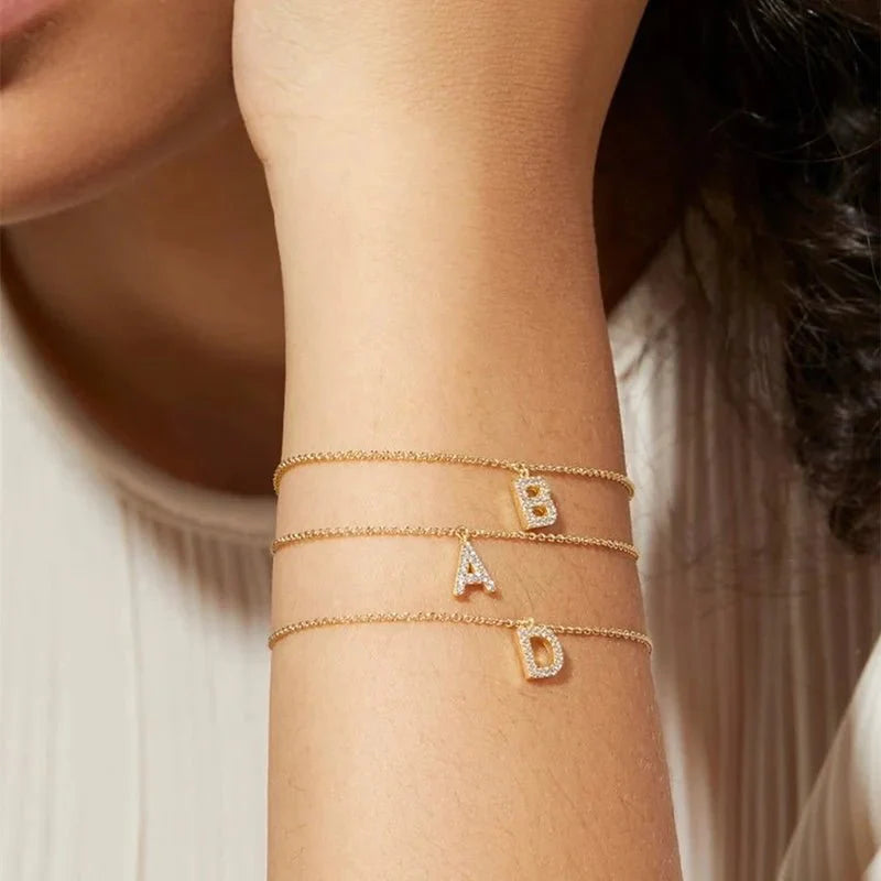 Skanto | Delikat Kjede Diamant Initial Armbånd