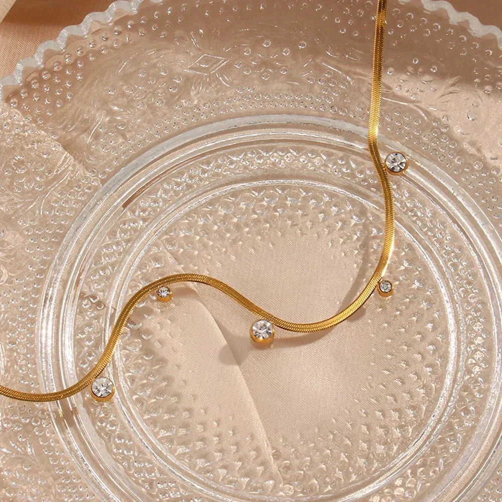 Skanto | Delikat diamant-herringbone-choker-halskjede