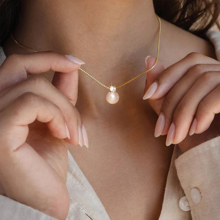 Skanto | Dainty Diamond Pearl Necklace