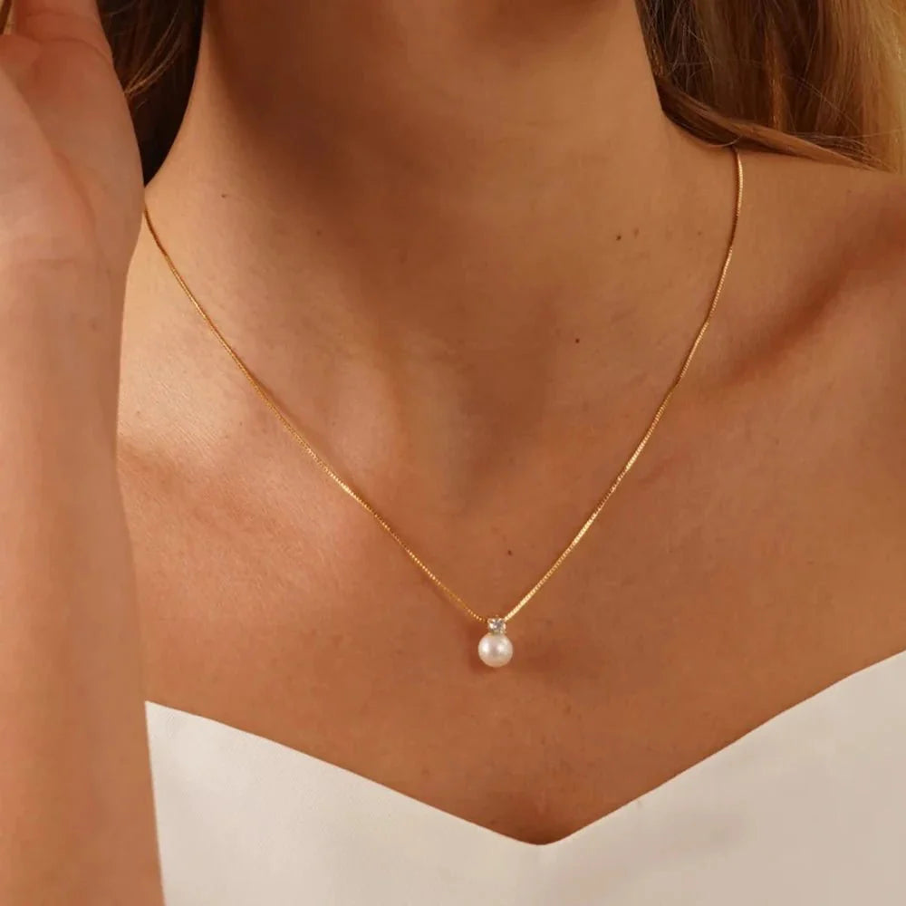 Skanto | Dainty Diamond Pearl Necklace
