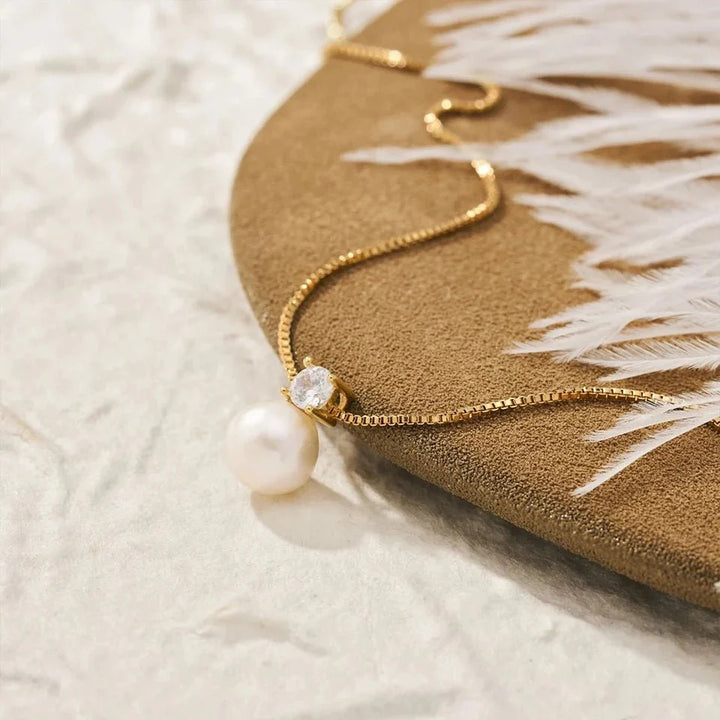 Skanto | Dainty Diamond Pearl Necklace