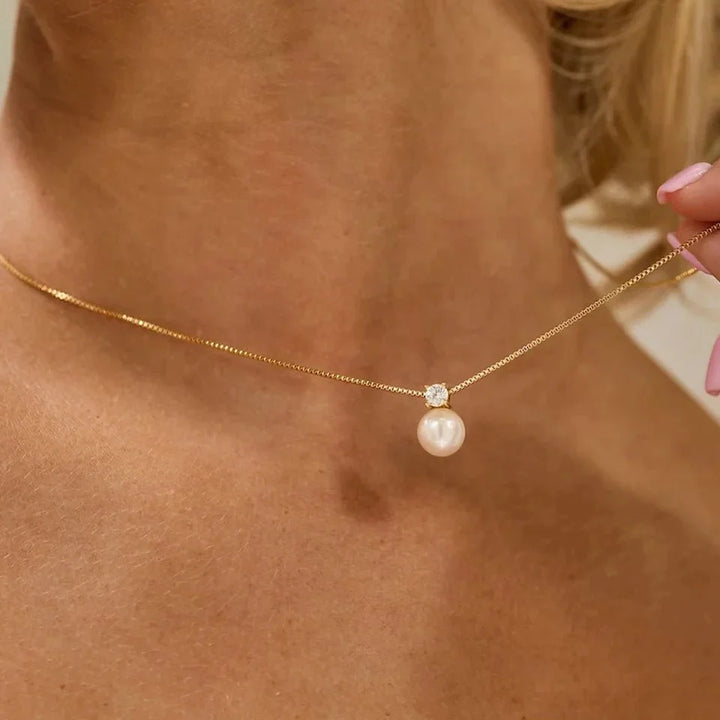 Skanto | Dainty Diamond Pearl Necklace