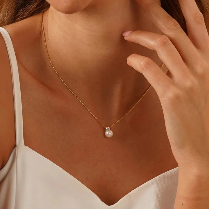 Skanto | Dainty Diamond Pearl Necklace