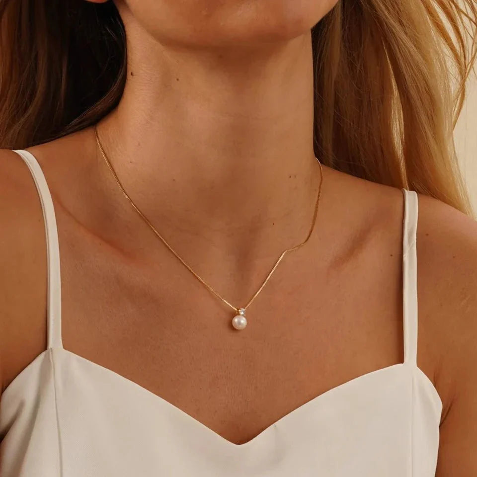 Skanto | Dainty Diamond Pearl Necklace