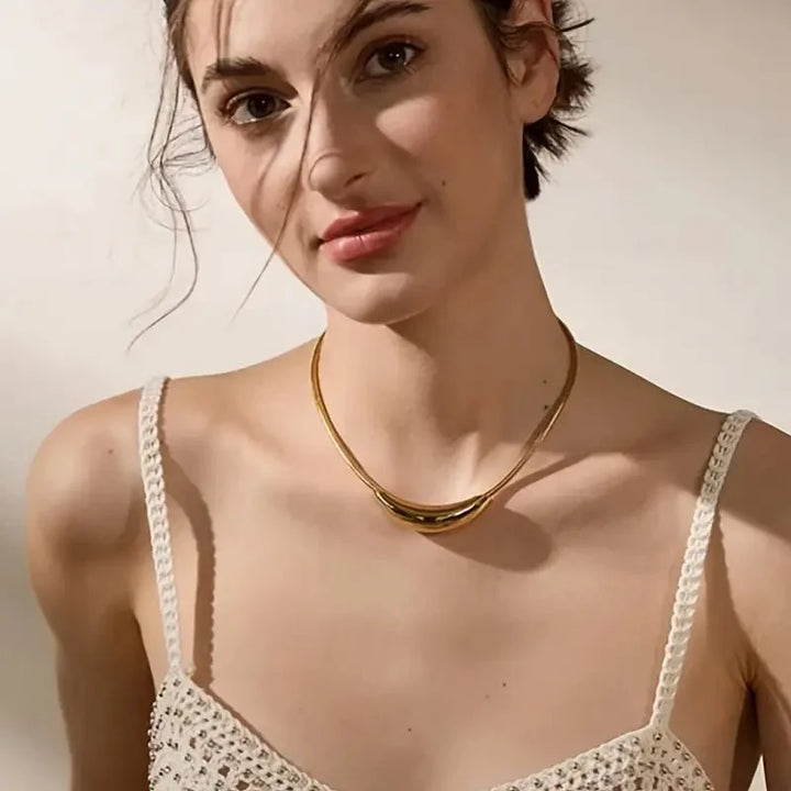 Skanto | Delikat Moderne Curve Choker Halskjede