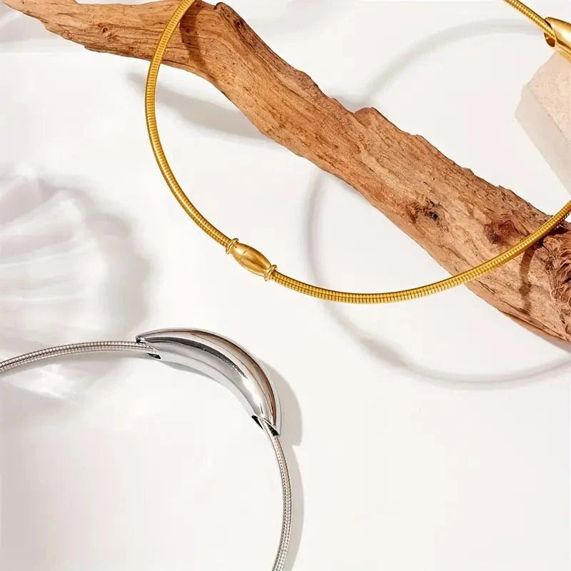 Skanto | Delikat Moderne Curve Choker Halskjede