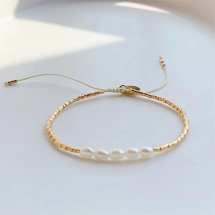 Skanto | Dainty Pearl Gylden Perle Armbånd