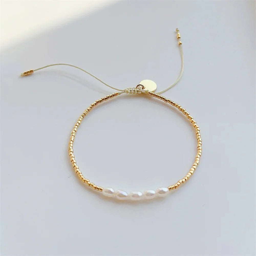 Skanto | Dainty Pearl Gylden Perle Armbånd