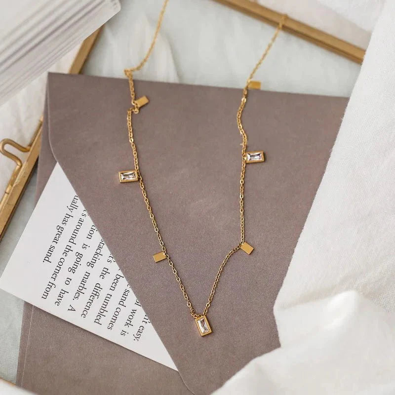 Skanto | Delikat rektangulær diamant choker